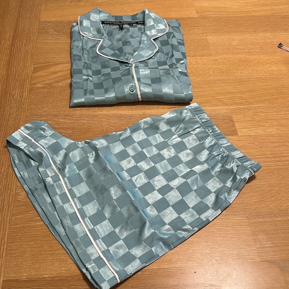NEW $64 BCBGMAXAZRIA satin Silky Checker-Print Short Sleeve Shirt size L